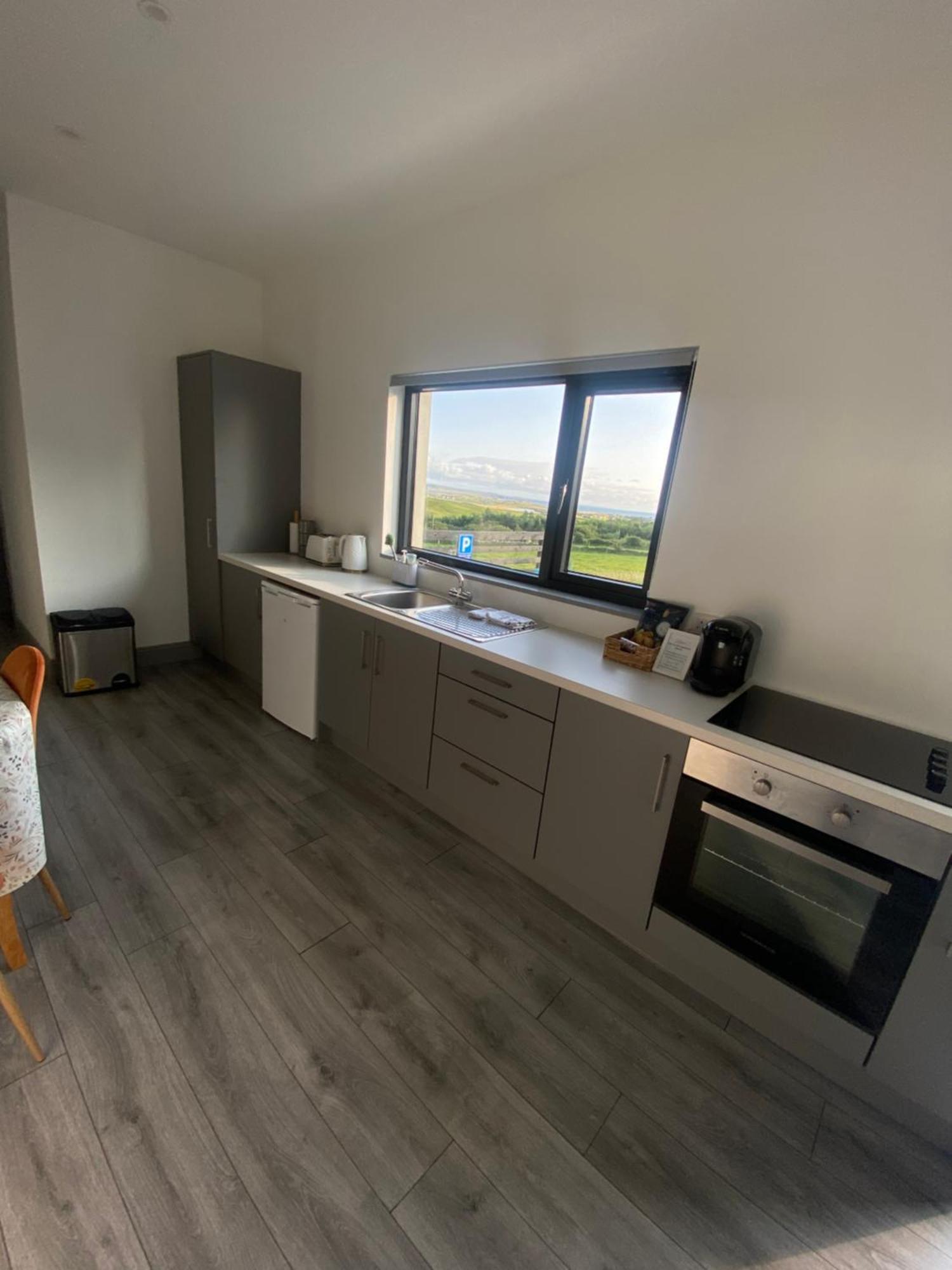 Hill Top View Apartment Lahinch Esterno foto