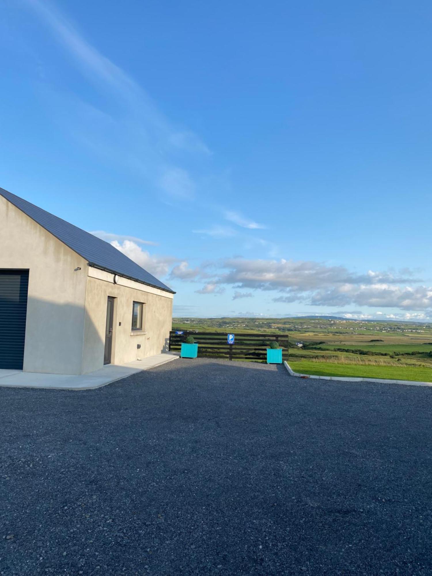 Hill Top View Apartment Lahinch Esterno foto