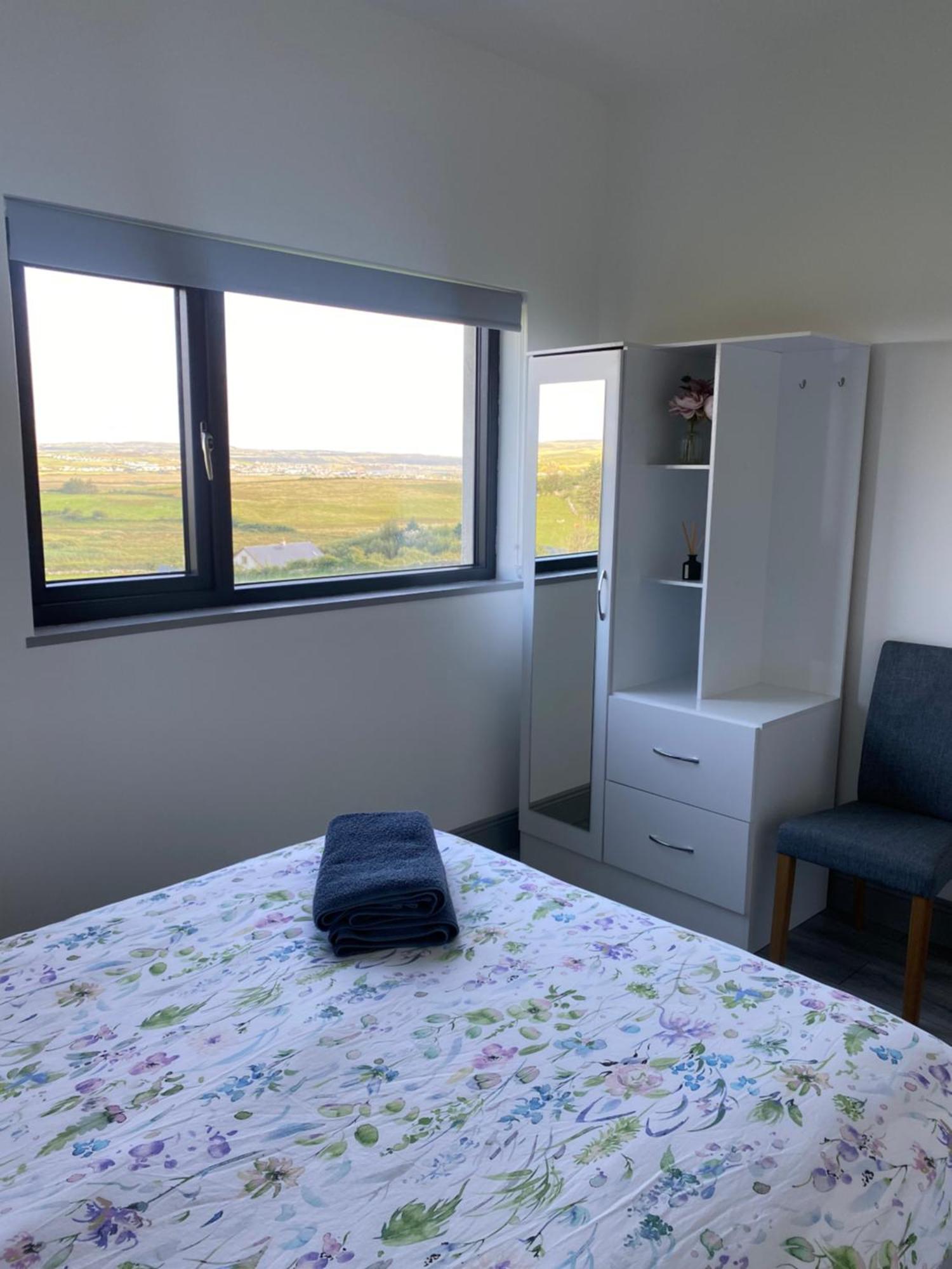 Hill Top View Apartment Lahinch Esterno foto
